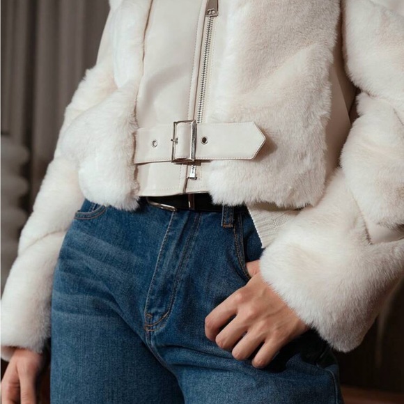 New (LIMITED QTY) Cozy Contrast Zip-Up Fuzzy Coat - Picture 5 of 8